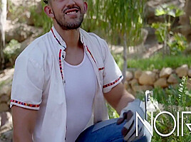 Zeno Rey – The Gardener Made Me Very Horny And I Pulled Down His Boxers And Hidden A Big Cock 10 Min