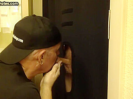 Homemade gaydaddy sucks gloryhole dick 4 cum in mouth