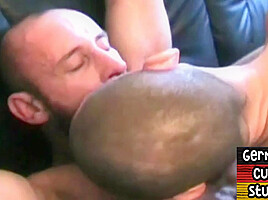 Muscled German DILF fucks rimming jock in homemade anal